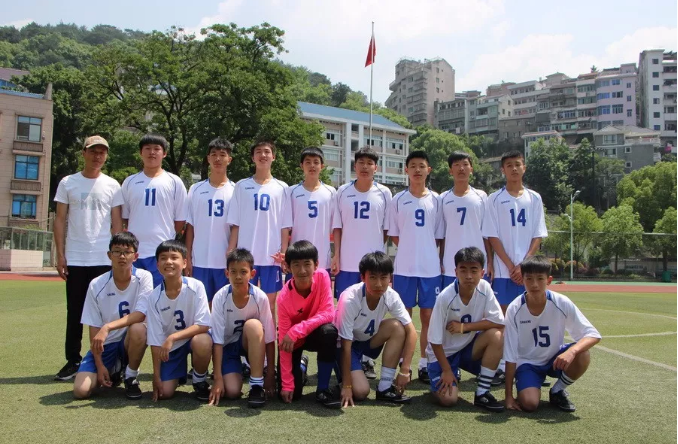 青田县第五届中小学生校园足球赛在青田中学闭幕,青田二中勇夺初中