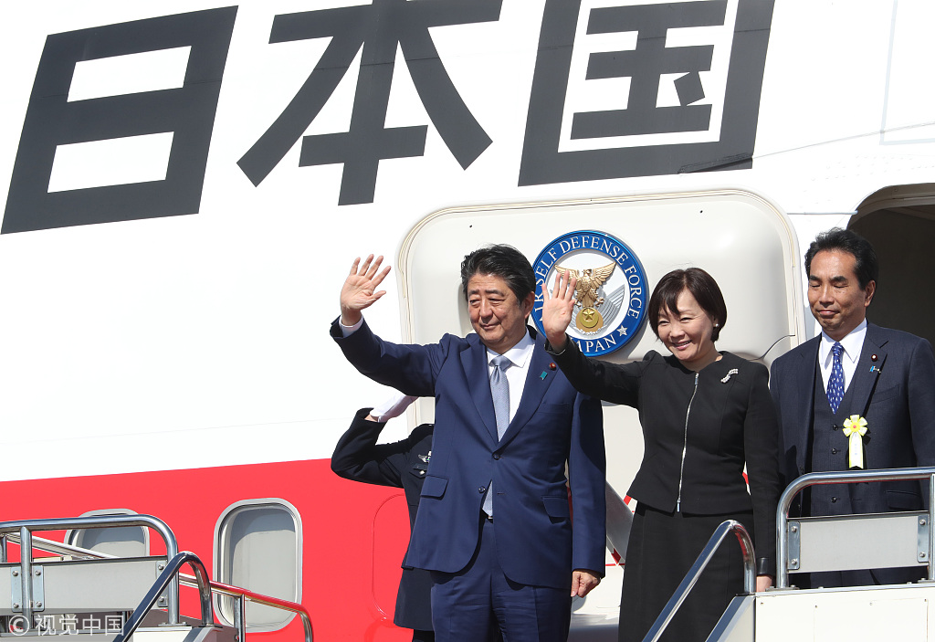 日本首相安倍晋三启程赴北京开启3天访华之旅
