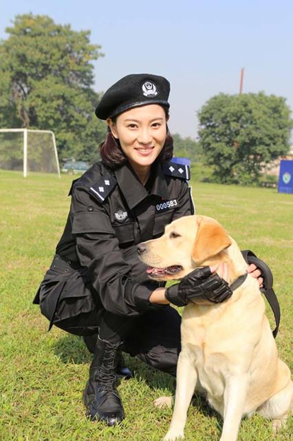 警花与警犬浙江独播侯梦莎携萌犬热力来袭