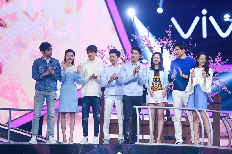 王牌对王牌2》归来成龙现场抱头大哭宋茜杨幂相互“