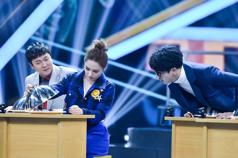 《王牌对王牌》食神大战 谢霆锋豁出去了王源