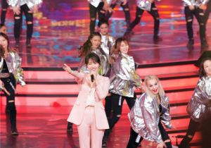 燃情贺岁夜无缝连接《和平饭店》大结局!梁朝伟李宇春畅聊化解纠纷