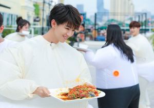 《高能少年团》王俊凯展运动天赋,张一山喝苦瓜汁变表情包
