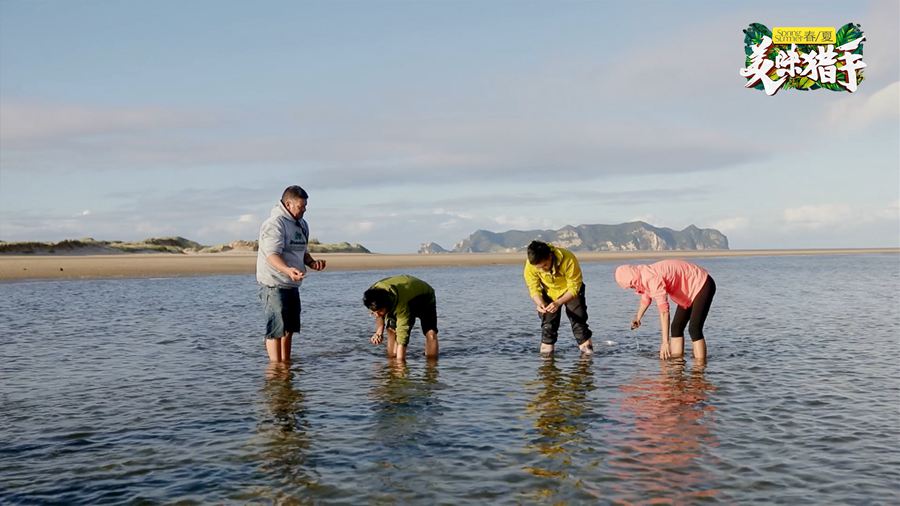 《美味猎手》田亮膝盖伤势加重，探险之旅恐提前结束