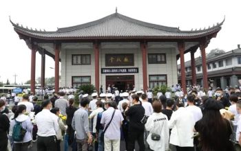 群眾自發送別！毛景榮烈士、劉澤軍烈士被追記一等功，追授“浙江青年五四獎章”