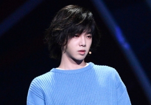 《王牌对王牌4》揭秘校园轶闻 华晨宇、韩雪飙戏帅气演绎“花泽类”