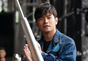 本期《周游记》将带你“云”探秘周杰伦深圳嘉年华演唱会！