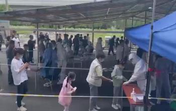 在現場  記者探訪杭城多個核酸檢測點 九堡街道核酸采樣點實況