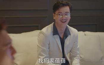 我们这十年 唐宫夜宴单元2 一边说不想让蓓蓓跳舞给别人看，一边说哥们是自己人，让她在夜总会来一段，好低俗的男友啊