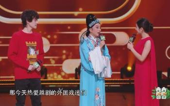 郑云龙把花枪玩明白了 外国友人学越剧有多拼