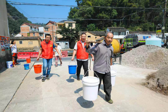 （改）金华婺城：部分山区乡镇村缺水严重  党员干部多措并举解饮水之困440.png