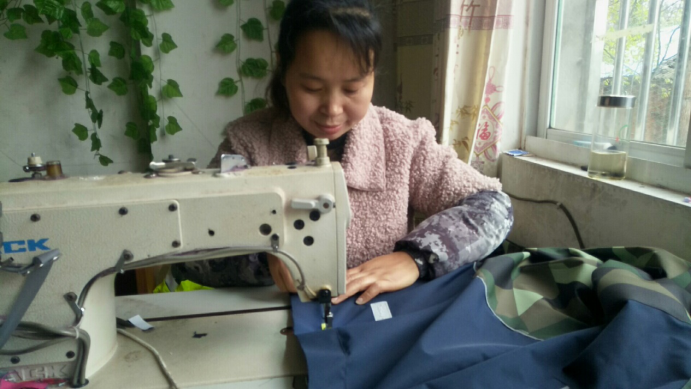 1_给中国女工寄台缝纫机，她能还你一条拯救世界的生产线_1145873.png