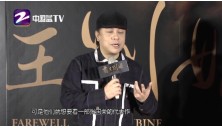 蓝TV-上海 秦岚与龙猫情侣装玩抱抱 化身宫崎