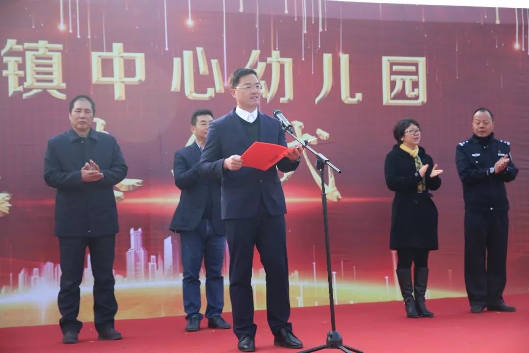 主席叶迎宵,教育局副局长齐海燕,镇党委委员史建敏,镇党委委员张盛华