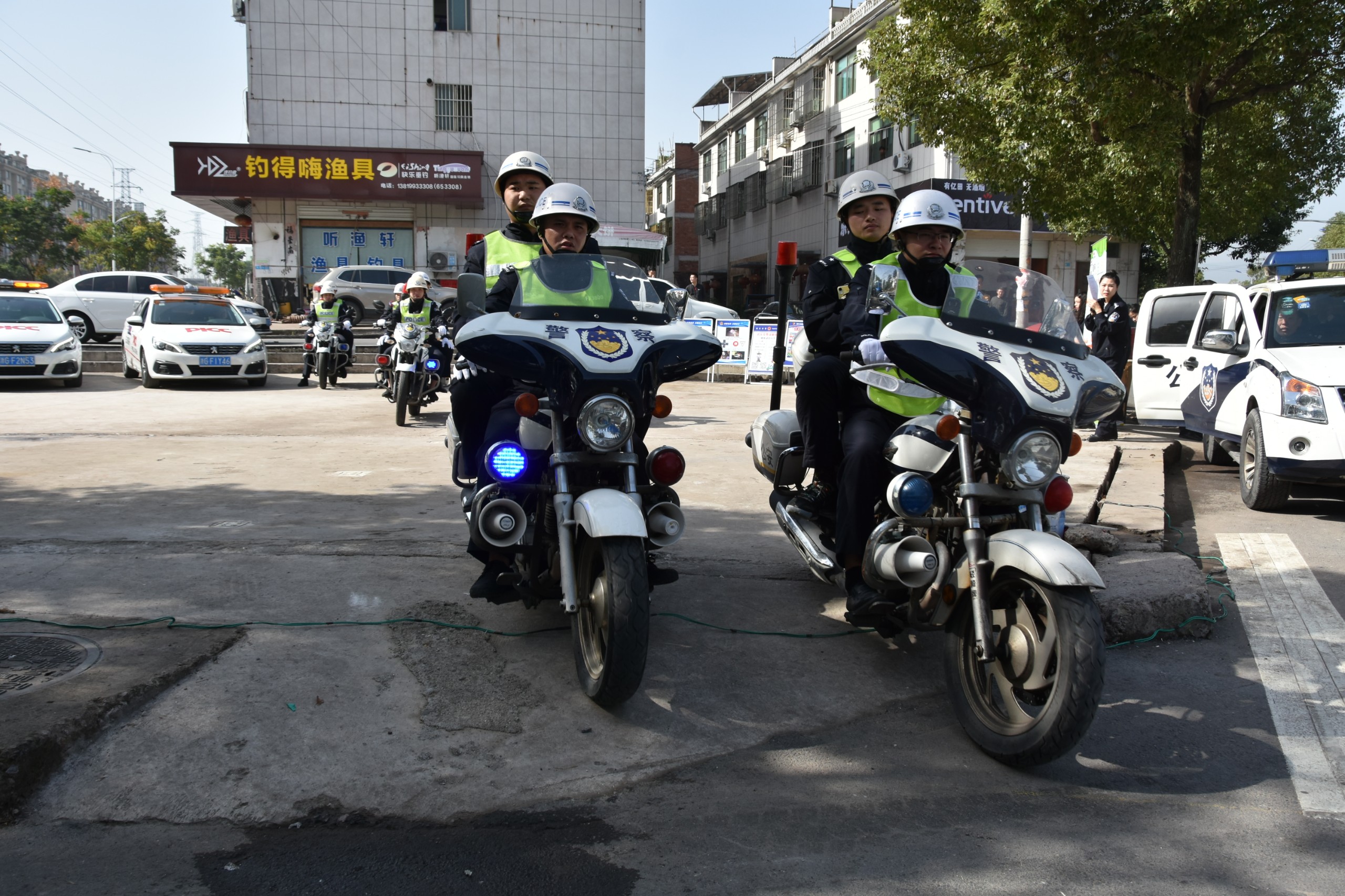 交警大队大队长宣布武义县警保联动正式启动后,城区中队与人保财险