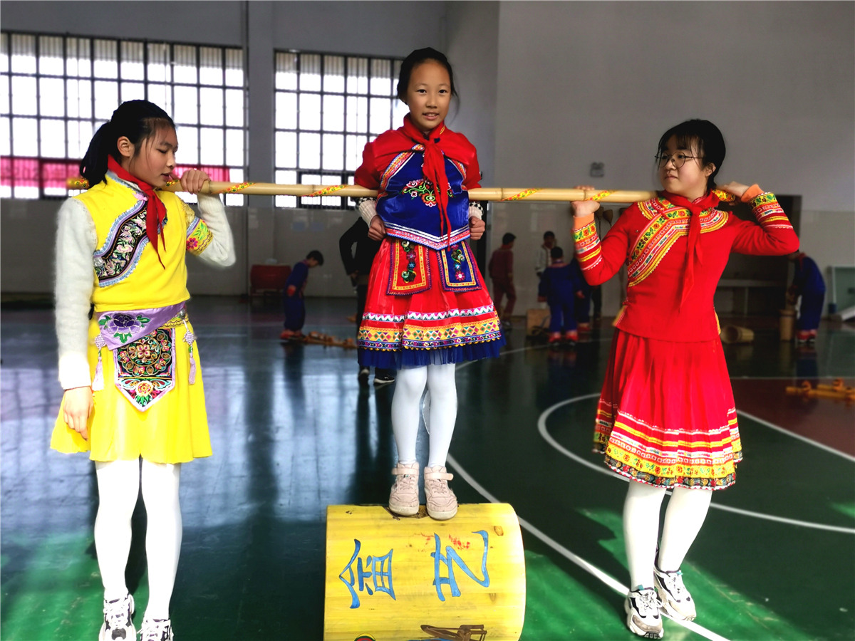 的跑步,篮球课不同,柳城畲族镇中心小学体育项目不仅种类丰富还有故事