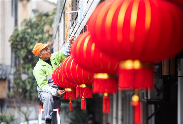 台州黄岩挂灯笼迎新春美丽街巷处处年味浓