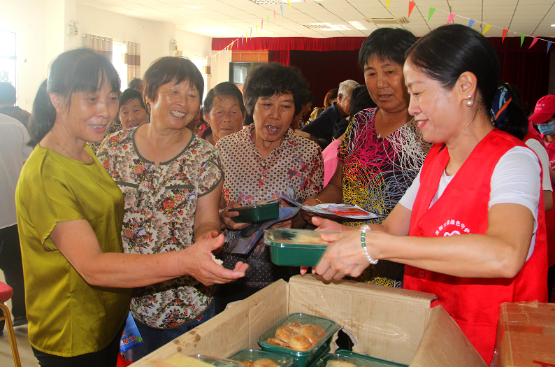 组织服务中心开展了"我们的节日"情满文康有你月月圆""中秋亲子活动