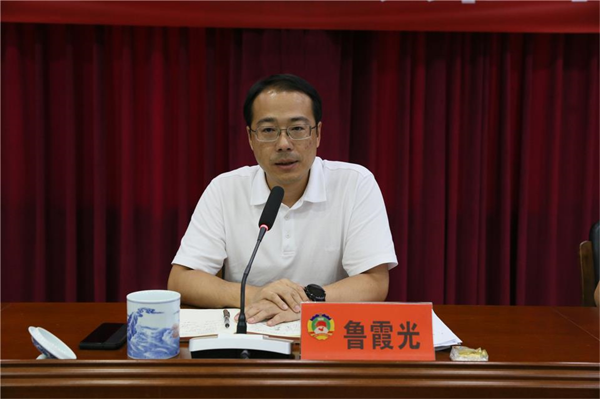 开化县委书记鲁霞光在县政协十届常委会第十八次会议上希望全体县政协