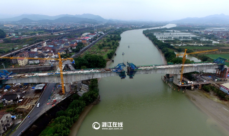 杭黄高铁跨浦阳江工程合龙在即