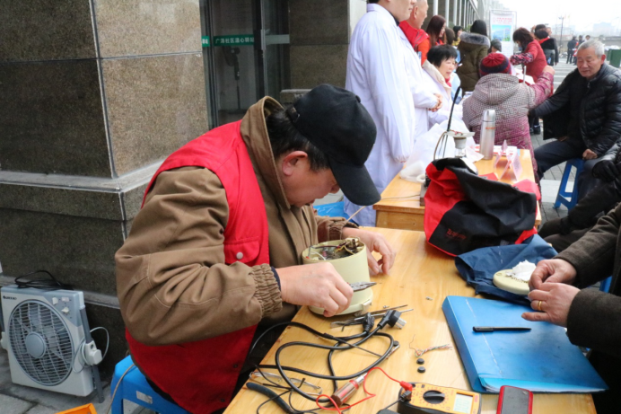 迎新春 志愿者为民服务 --广泽社区便民服务在