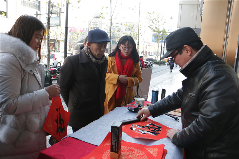 萧山老凤祥送万福 新春祝福送万家