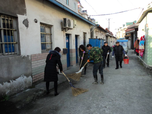 除尘迎新 新丰村开展党员志愿者卫生清扫活动