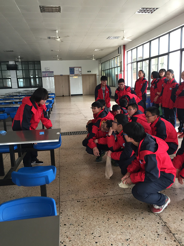 城南初中开展班级公益活动