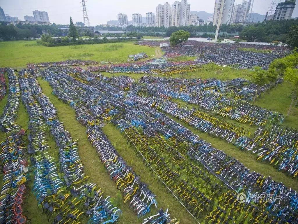 记者实地探访杭州共享单车坟场!上万辆车密密