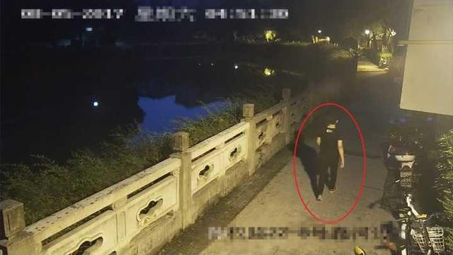 男子偷窃得手后买机票逃离,在萧山机场起飞前