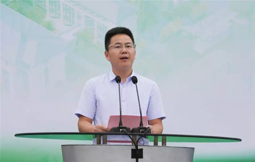 镇长吴远东主持开工仪式