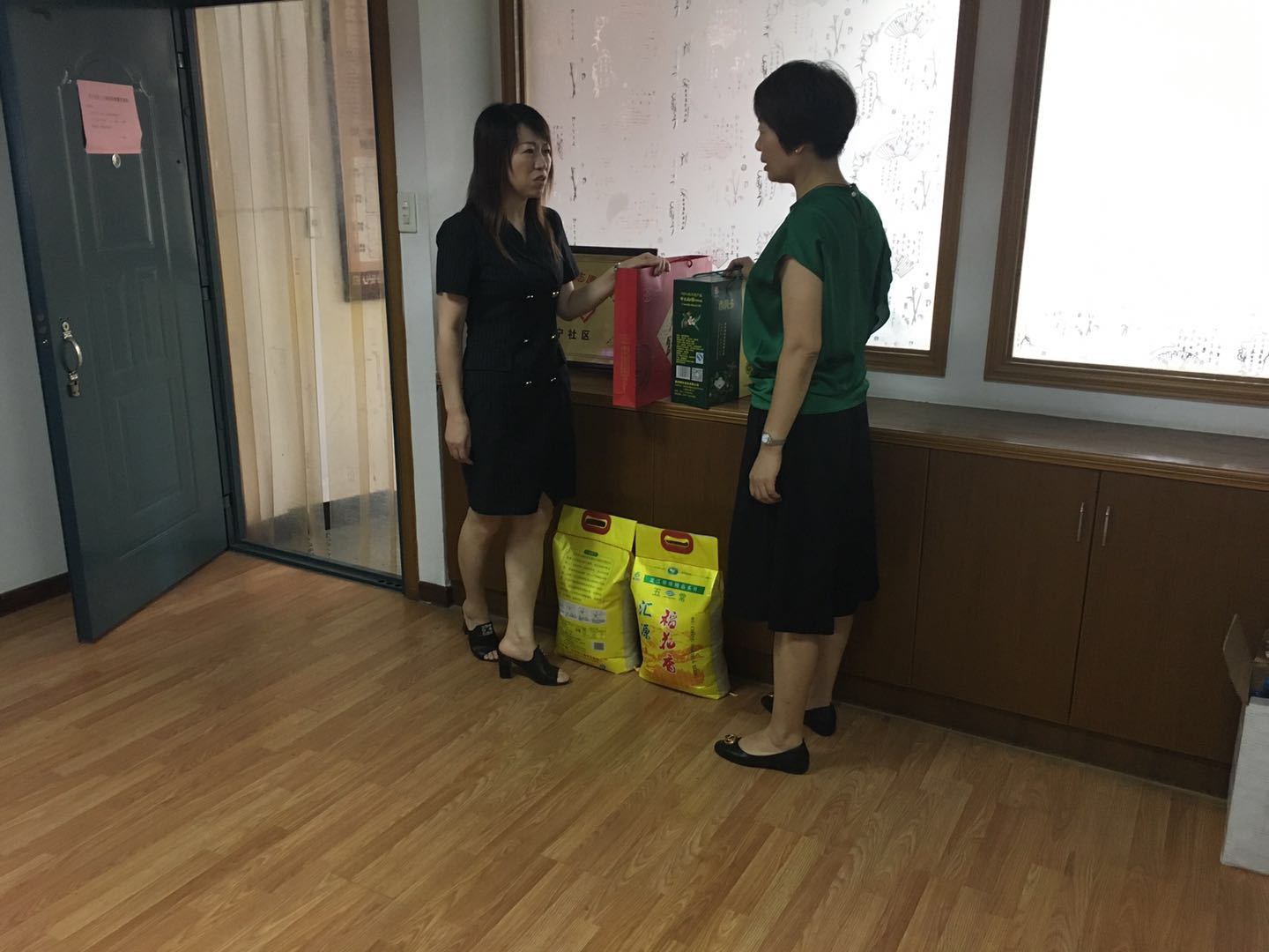 宁社区开展走访慰问失独家庭与爱心捐款活动_