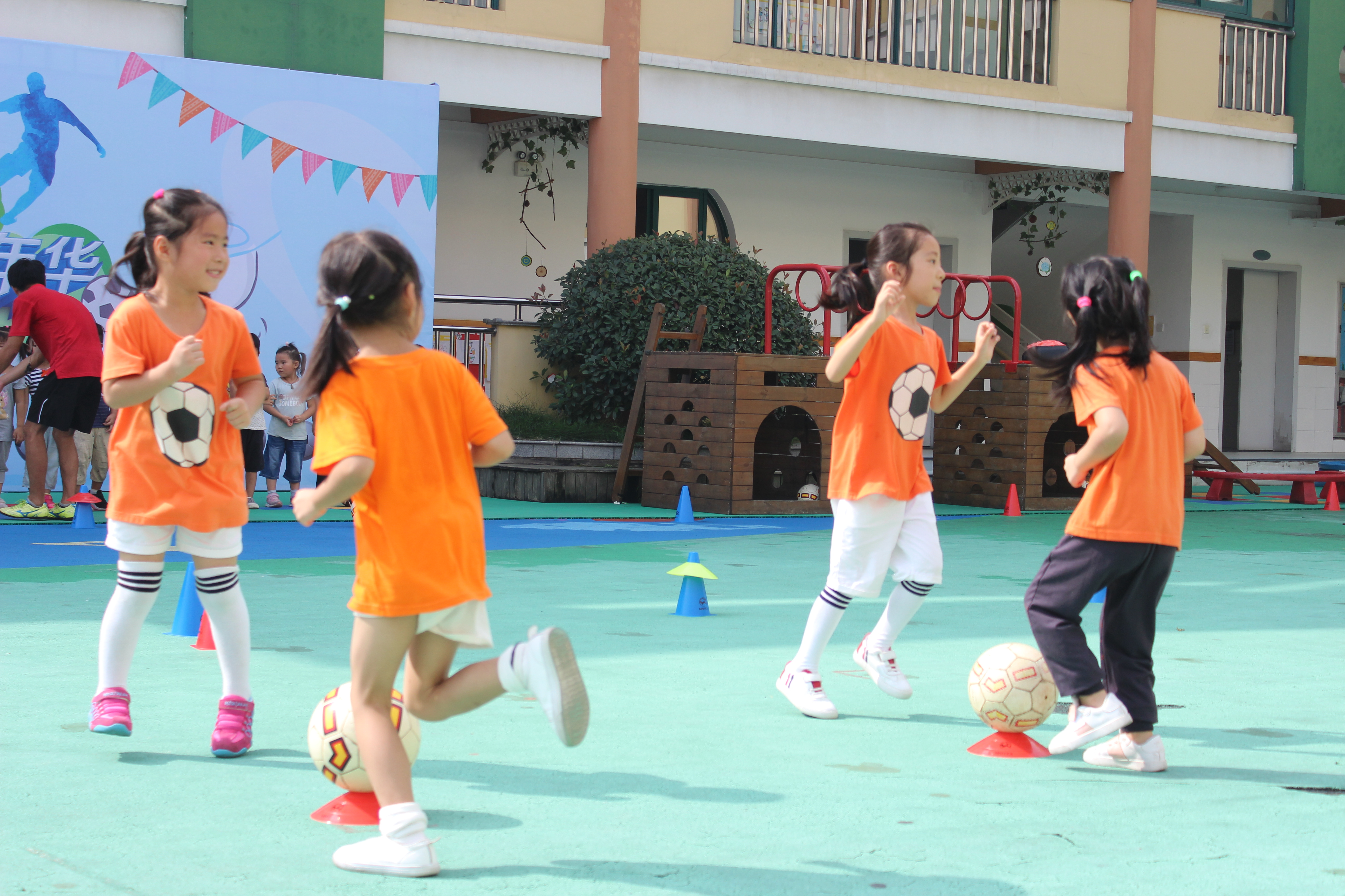 蜀山幼儿园举办足球嘉年华活动