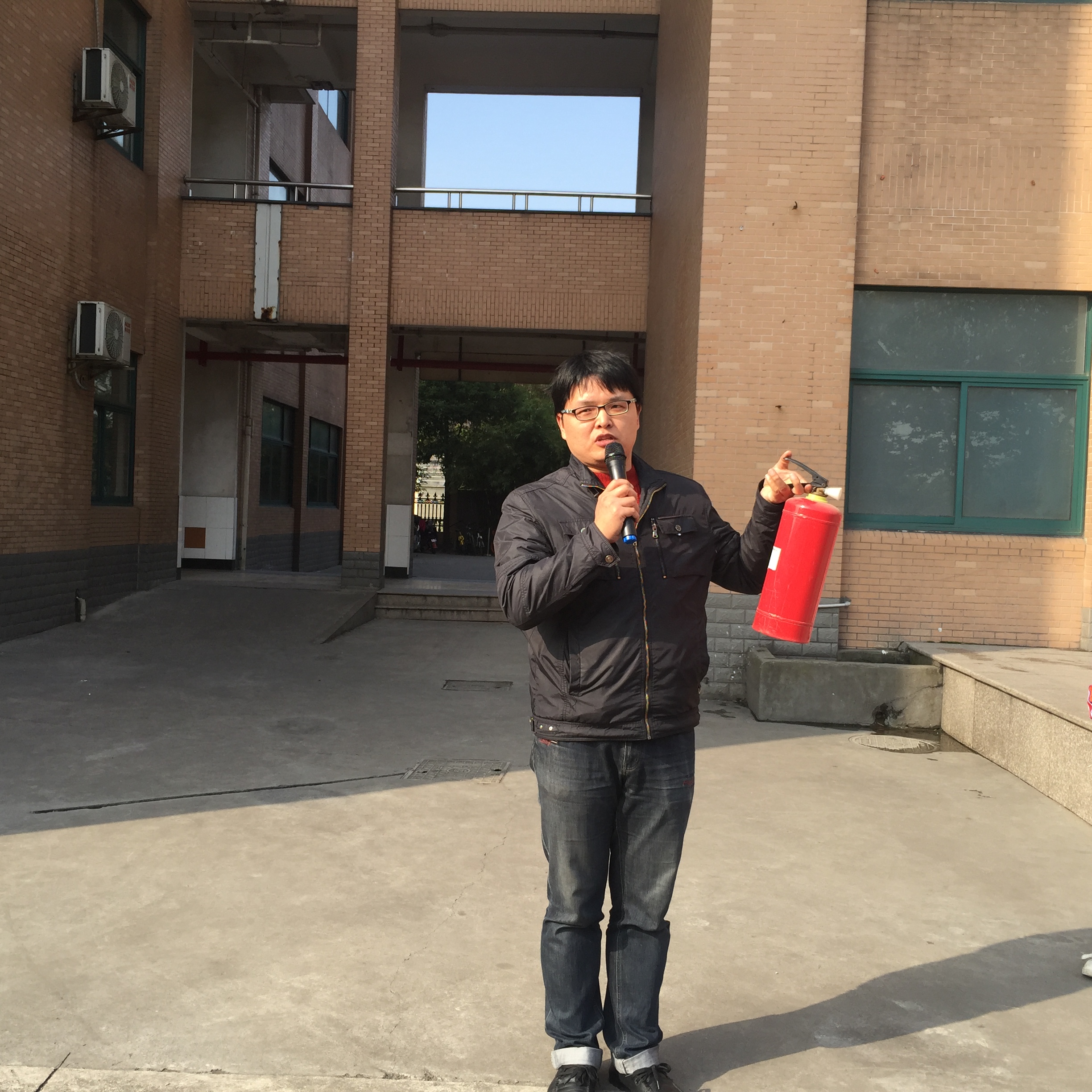 求知学校开展119消防安全疏散演练活动_湘湖