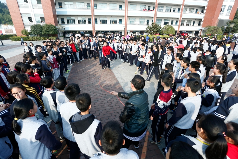 衙前镇中举行第三十八届田径运动会