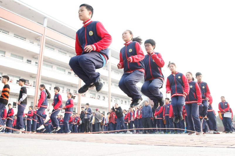 衙前镇中举行第三十八届田径运动会