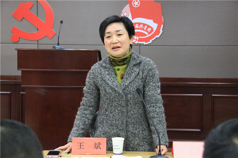 南阳街道党工委书记王斌为比赛作点评.jpg