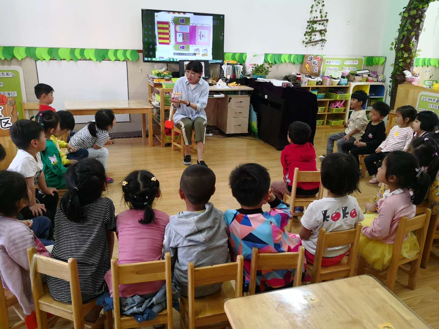 广元幼儿园迎新传带,共促发展