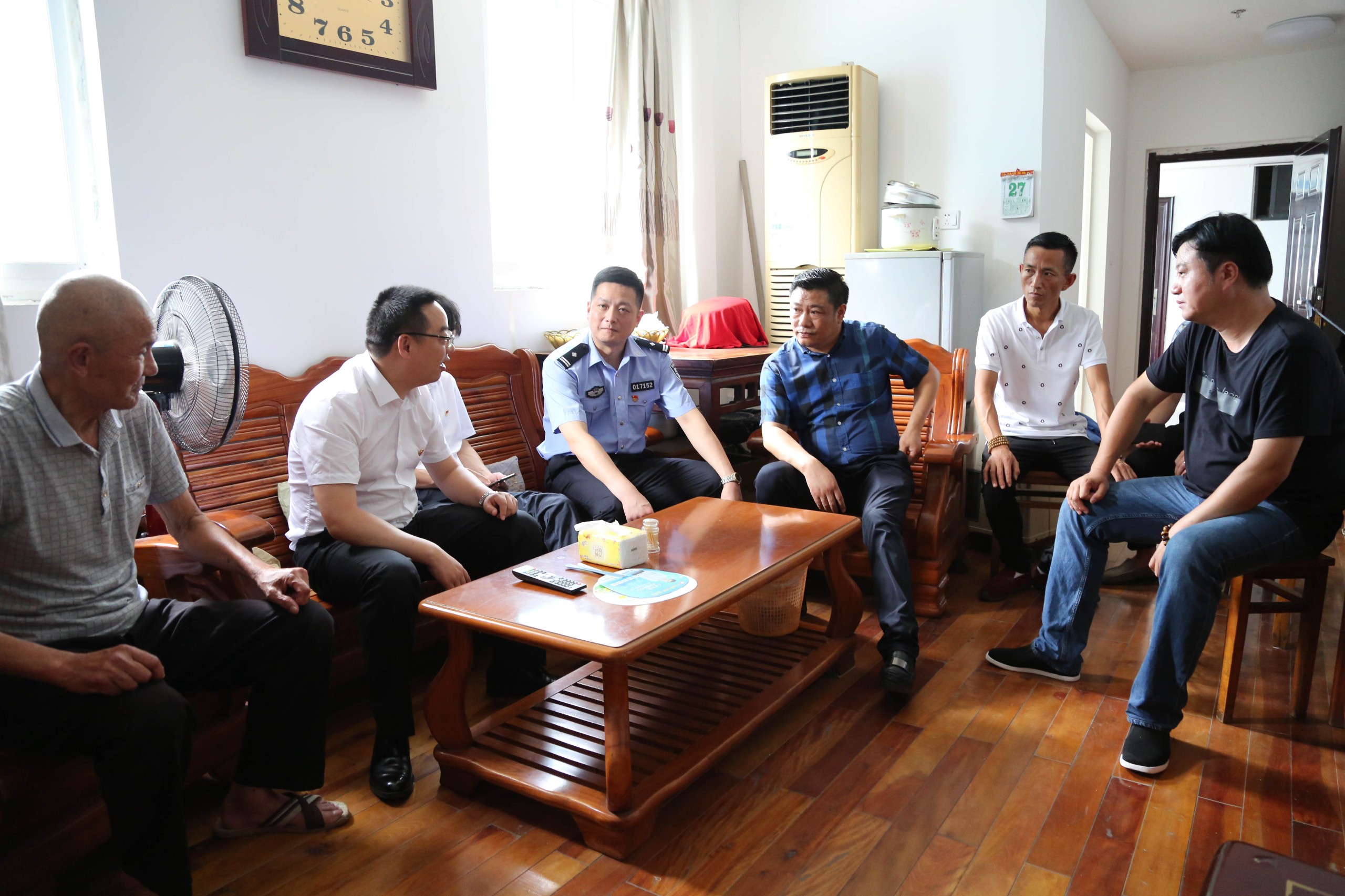 湘湖(闻堰)七一前走访慰问老党员、困难党员