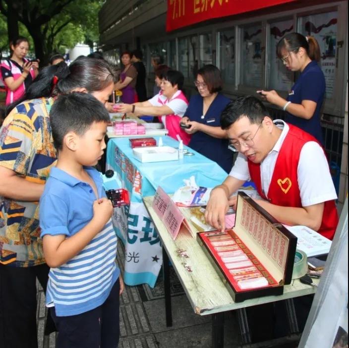 红山人口_赤峰市人口分布:红山区46.9万,敖汉旗44.9万,林西县18.7万