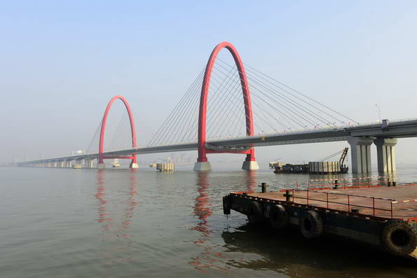 之江大桥也叫钱江七桥,去年1月18日正式开通,收费标准为小车10元/次