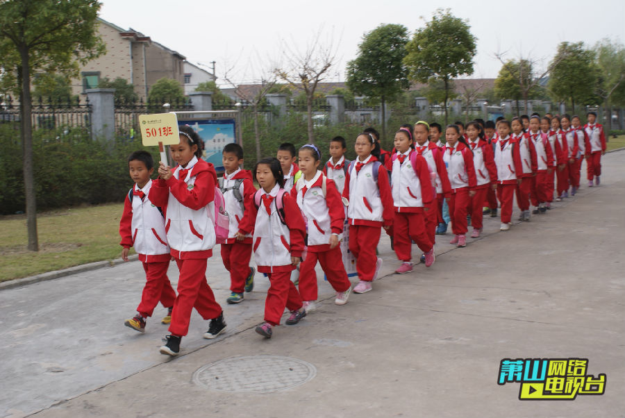 益农二小:评文明路队 促常规养成