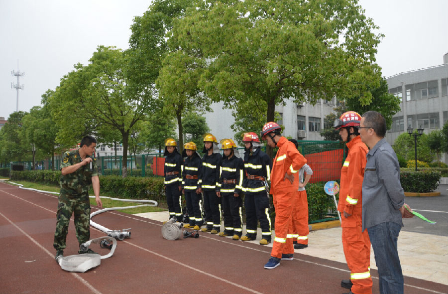 众安前进初中消防应急疏散演练暨义务消防队成