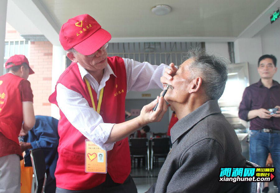 萧山区志愿者走进靖江街道敬老院进行慰问活动