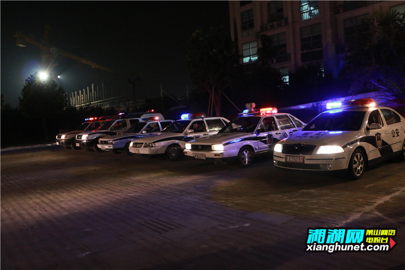警车就位