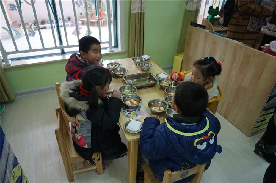 贺知章幼儿园:组织结对园共同开展午餐观摩活