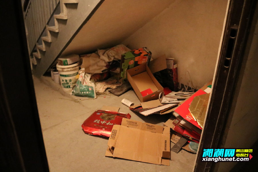 广泽社区继续清理楼道垃圾