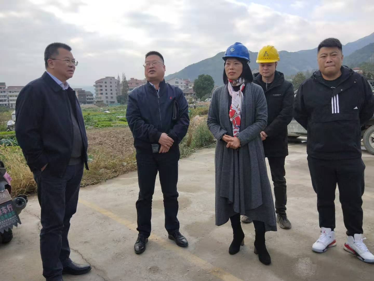 朱秀雄到温溪督查温溪五小新建项目建设情况-青田之家基金会