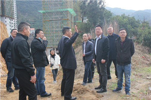 邹春平到瓯南街道东堡山华侨文博生态城项目现场办公