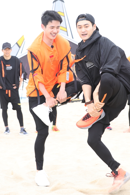 飞行少年第一集完整版 1491981047_54933500.jpg